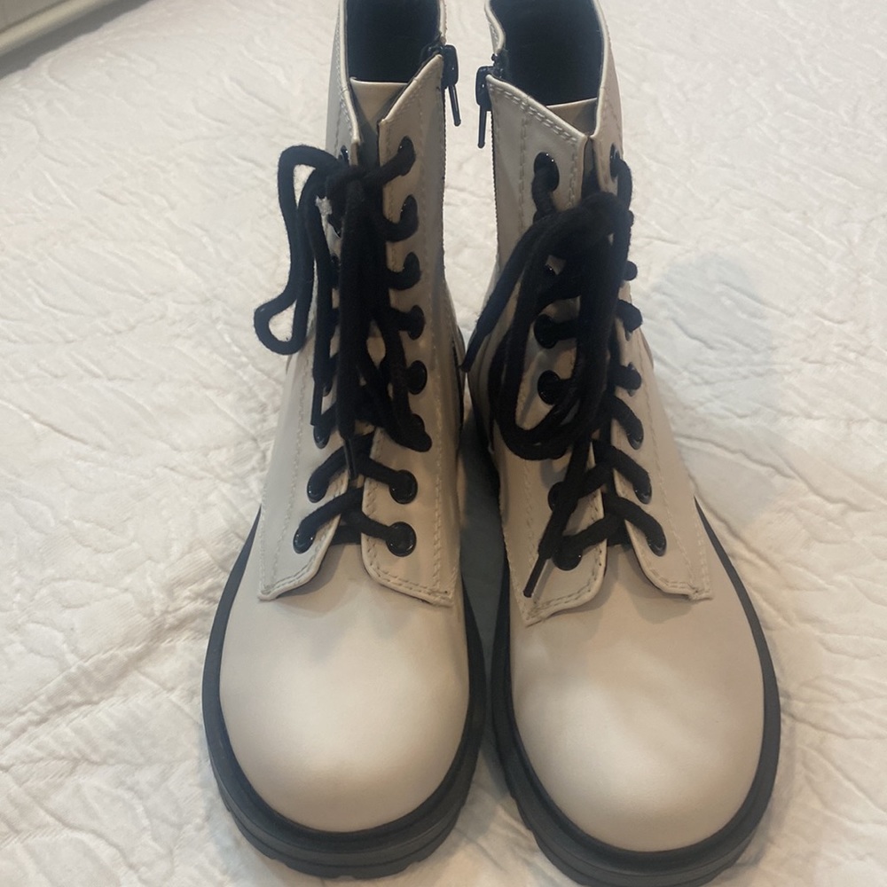 EUC white combat boots - Picture 2 of 5